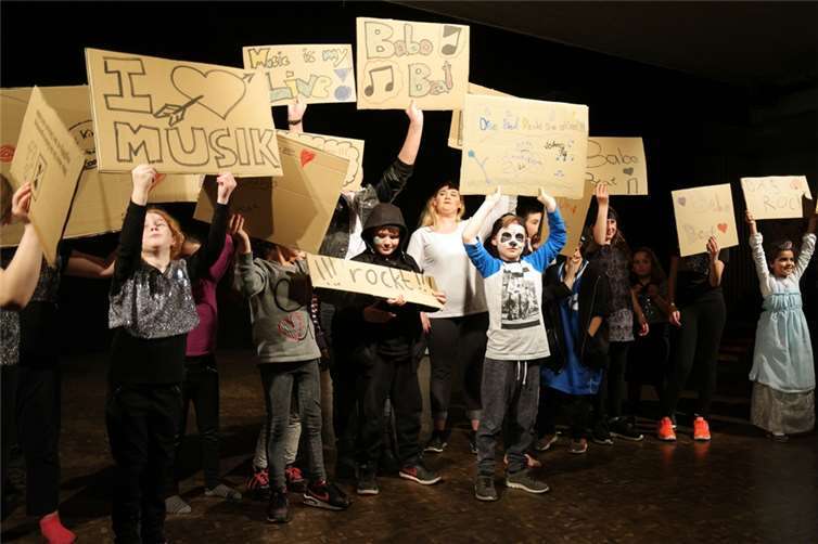 Die Kinder und Jugendlichen freuten sich über eine gelungene Vorstellung.ND