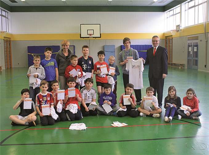 Die Kinder und Jugendlichen freuten sich über ihre Urkunden und Sportshirts. privat