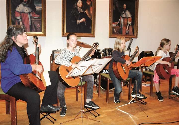 Die Kinder und Jugendlichen hatten ein vielseitiges und mitreißendes Programm erarbeitet.KMS MYK