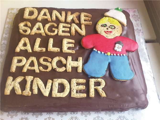 Die Kinder und Jugendlichen von P.A.S.C.H. aus Unkel freuen sich so sehr über die Wunschweihnachtsaktion 2013, dass es schon jetzt für das Team von BLICK aktuell diesen wunderschönen und leckeren Dankeschön-Kuchen gab. SK