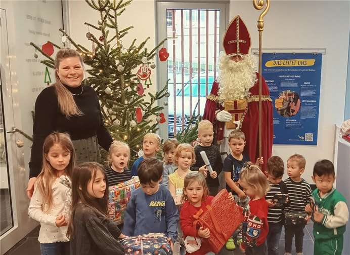 Die Kinder und Leiterin Sarah Thiele freuten sich riesig über Nikolaus.Foto: privat