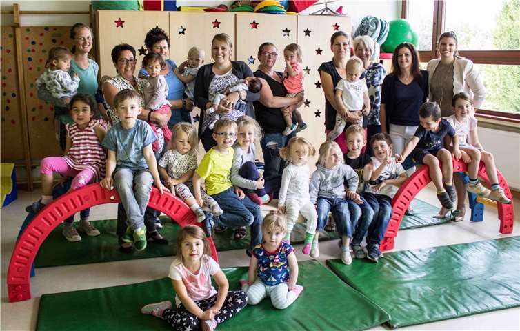 Die Kinder und die Erzieher der Kita Rappelkiste freuen sich über die großzügige Spende. Foto: privat