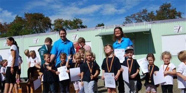 Die Kinder und ihre Betreuer freuten sich sehr über die gewonnen Urkunden und Medaillen.  Privat