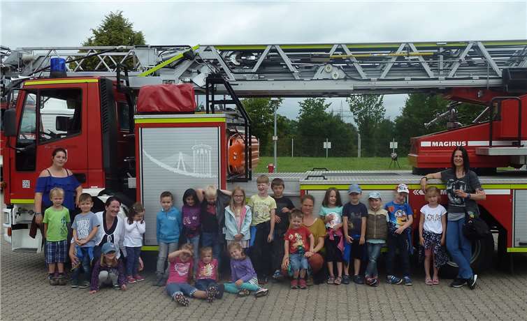 Die Kinder verbrachten mit ihren Erzieherinnen einen informativen und spannenden Tag bei der Feuerwehr. Stadt Neuwied