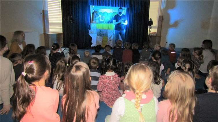 Die Kinder verfolgten die Inszenierung mit Begeisterung.  Foto: Haus für Kinder