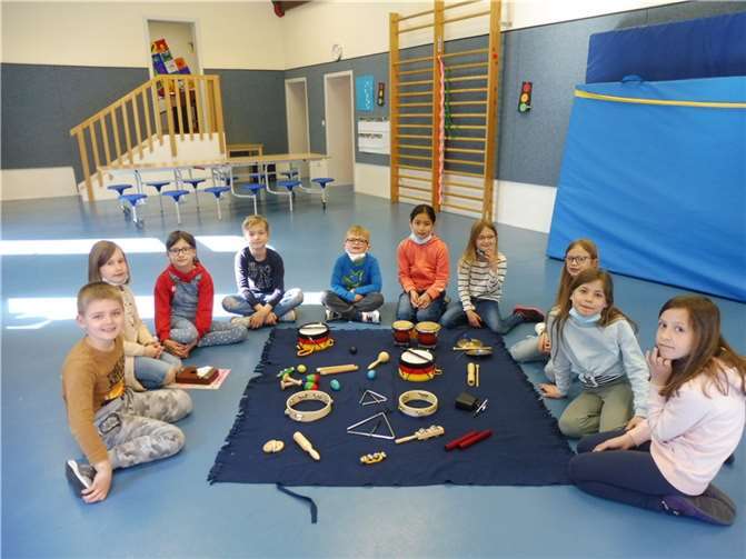 Die Kinder vom Kinderhort „Kunterbunt“ beim Musikangebot.  Fotos: privat