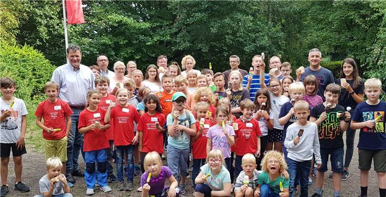 Die Kinder waren begeistert von dem überraschenden Eisbesuch.Foto: privat