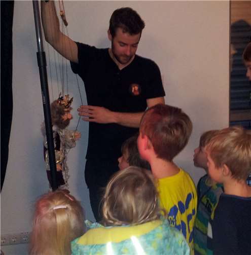 Die Kinder waren begeistert von den Marionetten. privat
