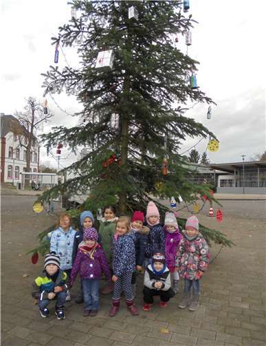 Die Kinder zeigen voller Stolz ihr Werk.Foto: privat