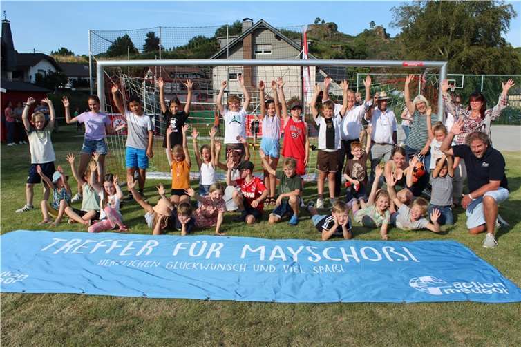 Die Kinder zeigten ihre Freude über den vielfältigen Platz. .  Foto: WITE