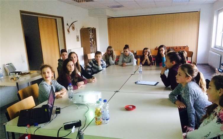 Die Kinder zeigten reges Interesse beim Thema „Erste Hilfe“. privat