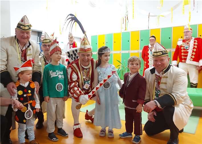Die Kinderaugen wurden groß, als Prinz Norbert II. und sein Gefolge in die Einrichtung einmarschierten.  Foto: Kita Hummelnest