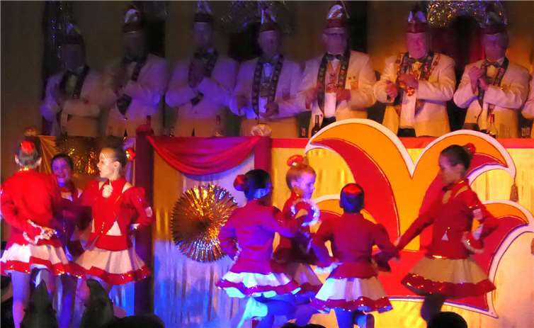 Die Kindergarde begeistert Publikum und Elferrat. GBA