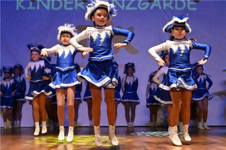 Die Kindergarde der DJK Ochtendung machte den tänzerischen Auftakt.