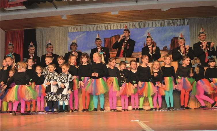 Die Kindergarde entführte das närrische Publikum in eine wunderbare Zirkuswelt.