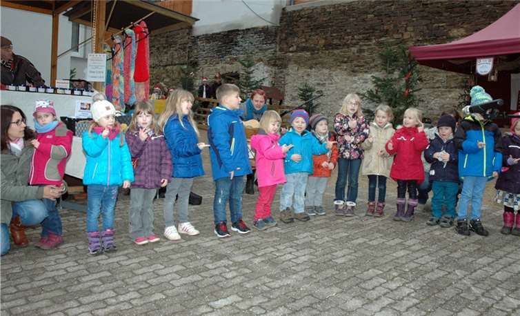 Die Kindergartenkinder begrüßten den Advent.
