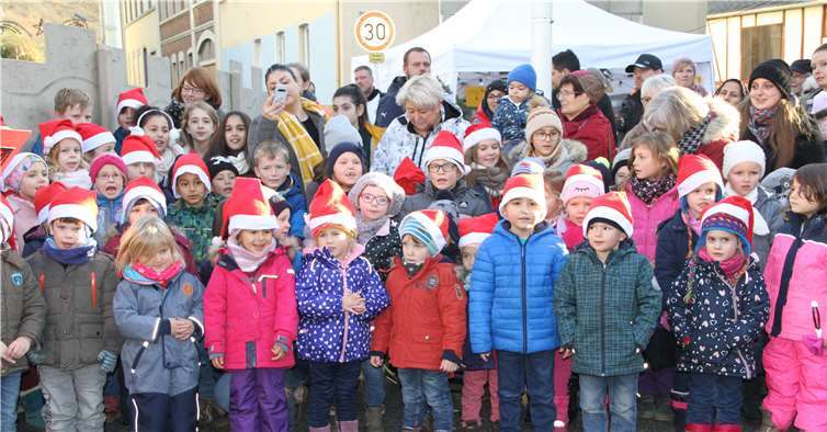 Die Kindergartenkinder der Kita Waldwichtel erfreuten mit ihrem Gesang.