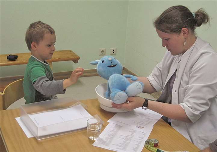 Die Kindergartenkinder lernten dabei viele Dinge im Umgang mit den Patienten. Privat