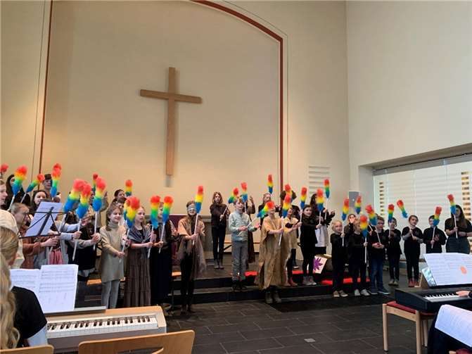 Die Kindermusicalgruppe der Evangelischen Kirchengemeinde Bad Neuenahr bei ihrem Auftritt in Mayen.  Foto: Elke Smidt-Kulla