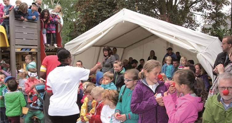 Kunterbuntes Fest mit Gästen aus Südafrika