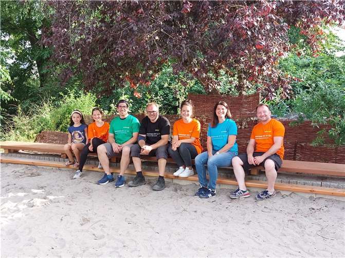 Die Kindertagesstätte in Thür hat eine neue Einfassung des Sandkastens erhalten.  Foto: privat