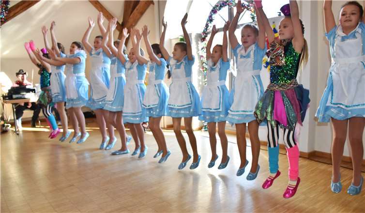 Die Kindertanzgruppe der KG Kleinmaischeid begeisterte beim Dierdorfer Bürgertreff. Fotos: HEP