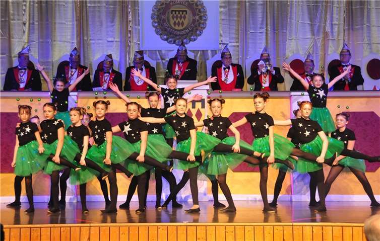 Die Kindertanzgruppe mit dem „Besuch vom Planeten Karneval“.