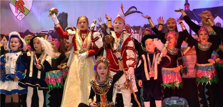 Die Kindertollitäten von Neuendorf undWallersheim Prinz Tyler I und Prinzessin Kim. Foto: HEP