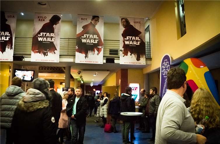 Die Kinobesucher waren zum Dialog über die Hoffnung auf einen Retter eingeladen. KFJ