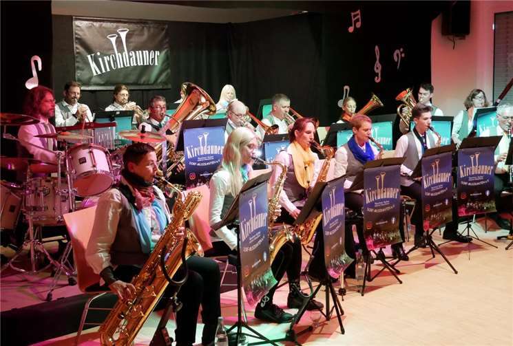 Die „Kirchdauner Dorf-Musikanten“ zeigten im Bürgerhaus in Kirchdaun wieder einmal, wie facettenreich Blasmusik sein kann. Foto: privat