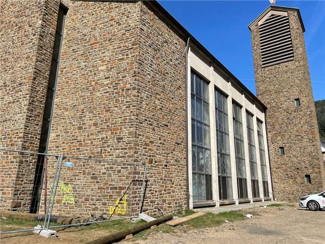 Die Kirche Sankt Andreas in Ahrbrück.  Foto: ROB