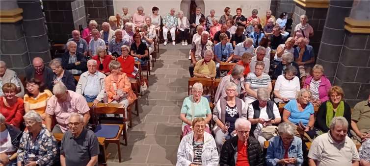Die Kirche war bis auf den letzten Platz gefüllt. Foto: Nina Kerner