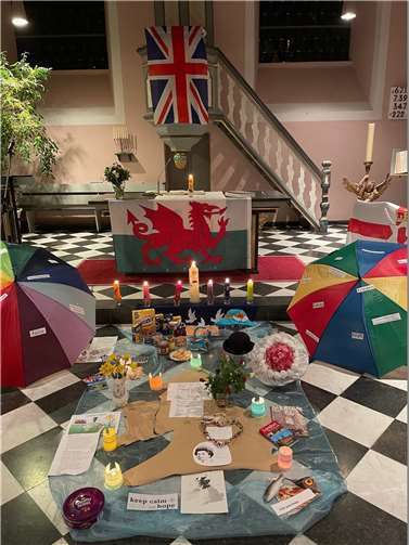 Die Kirche war festlich geschmückt. Foto: Helga Hoffmann