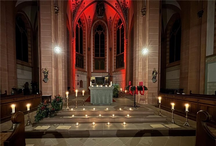 Die Kirche war mit vielen Lichtern und Kerzen geschmückt.Foto: privat