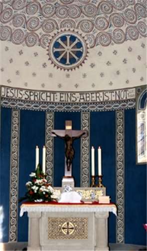 Die Kirche wird in eine besondere Stimmung getaucht. Foto: privat