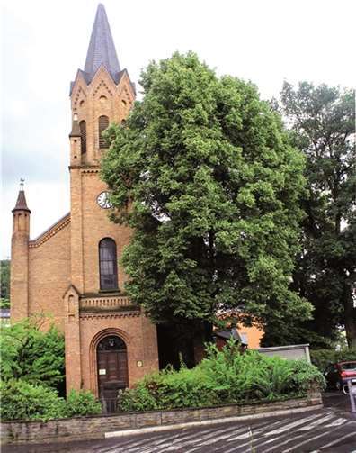 Die Kirche wurde am 29. Juni 1865 feierlich eingeweiht.