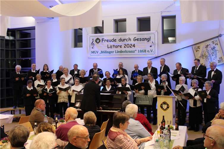 Die Kirchenchöre Leimersdorf/Ringen/Eckendorf zelebrierten Hits und Klassiker.  Fotos: DU