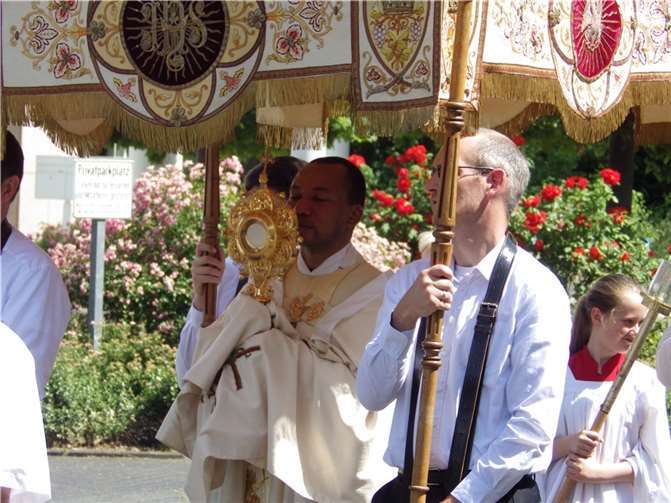 Die Kirchengemeinde St. Laurentius Koblenz-Moselweiß lädt an Fronleichnam alle ein. Foto: privat