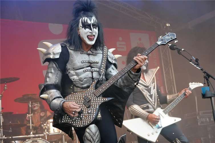 Die „Kiss“-Tribute Band „Kiss Forever“ zählten zu den großen Überraschungen des Deichstadtfests. Fotos: FF