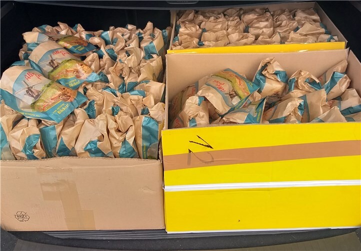 Die Kiste mit den einzeln verpackten Martinswecken.Quellen: Stadtverwaltung Bad Neuenahr-Ahrweiler