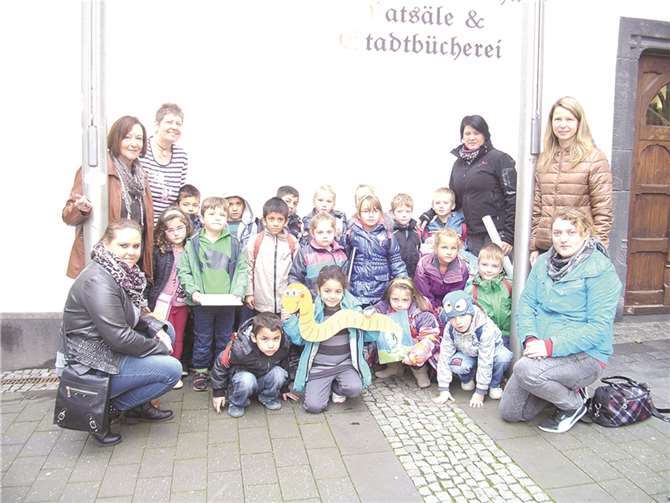 Die Kita-Kinder besuchten mit ihren Erzieherinnen die Andernacher Stadtbücherei. privat