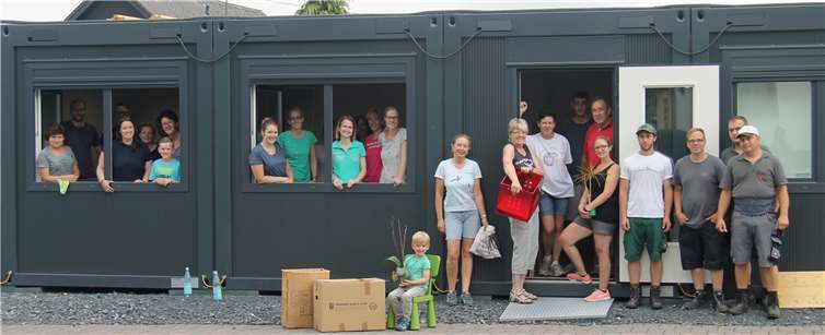 Die Kita St. Johannes der Täufer hat die Pavillon-Anlage auf dem Parkplatz Buchenstraße bezogen. Viele fleißige Helfer, gute Organisation und schönes Wetter boten beste Voraussetzungen für den Umzug. Stadt Montabaur