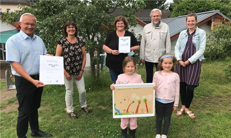 Auszeichnung der Kita „Waldwichtel“ sowie der Kita „Villa Kunterbunt“ Die Kita „Waldwichtel“ Hardert freute sich ebenfalls ebenfalls über die Auszeichnung.