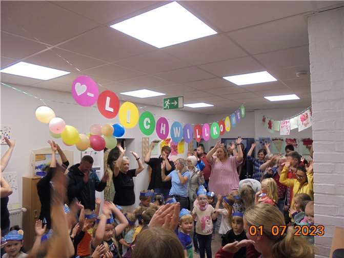 Die Kita Wirbelwind feierte den Sommer mit ‚Jolinchen‘ und viel Gemeinschaftsgeist. Quelle: Kita Wirbelwind