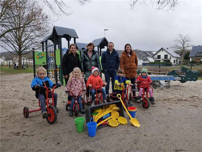 Die Kita erhielt neue Fahrzeuge, Sandspielzeug und Tischspiele.  Foto: Jana Klässner