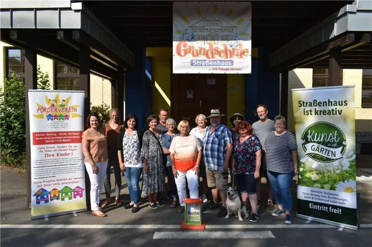 Die Kitas Straßenhaus und Oberhonnefeld und die Grundschule Straßenhaus konnten sich über Spenden freuen.  Foto: privat