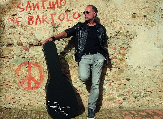 Die Klänge des Liedermachers Santino de Bartolo erinnern an seine Heimat Kalabrien.