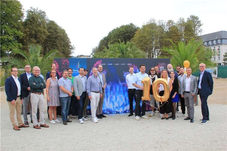 Die Klangwellen-Familie freut sich auf den zehnten Geburtstag der Veranstaltung im Kurpark von Bad Neuenahr.  Foto: GS