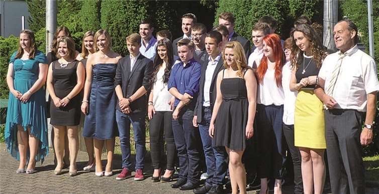 Die Klasse 10R1 zusammen mit dem Klassenlehrer Volker Hardt.