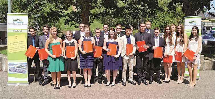 Die Klasse 10b mit Lehrer Markus Freiwald (6.v.r., hinten).